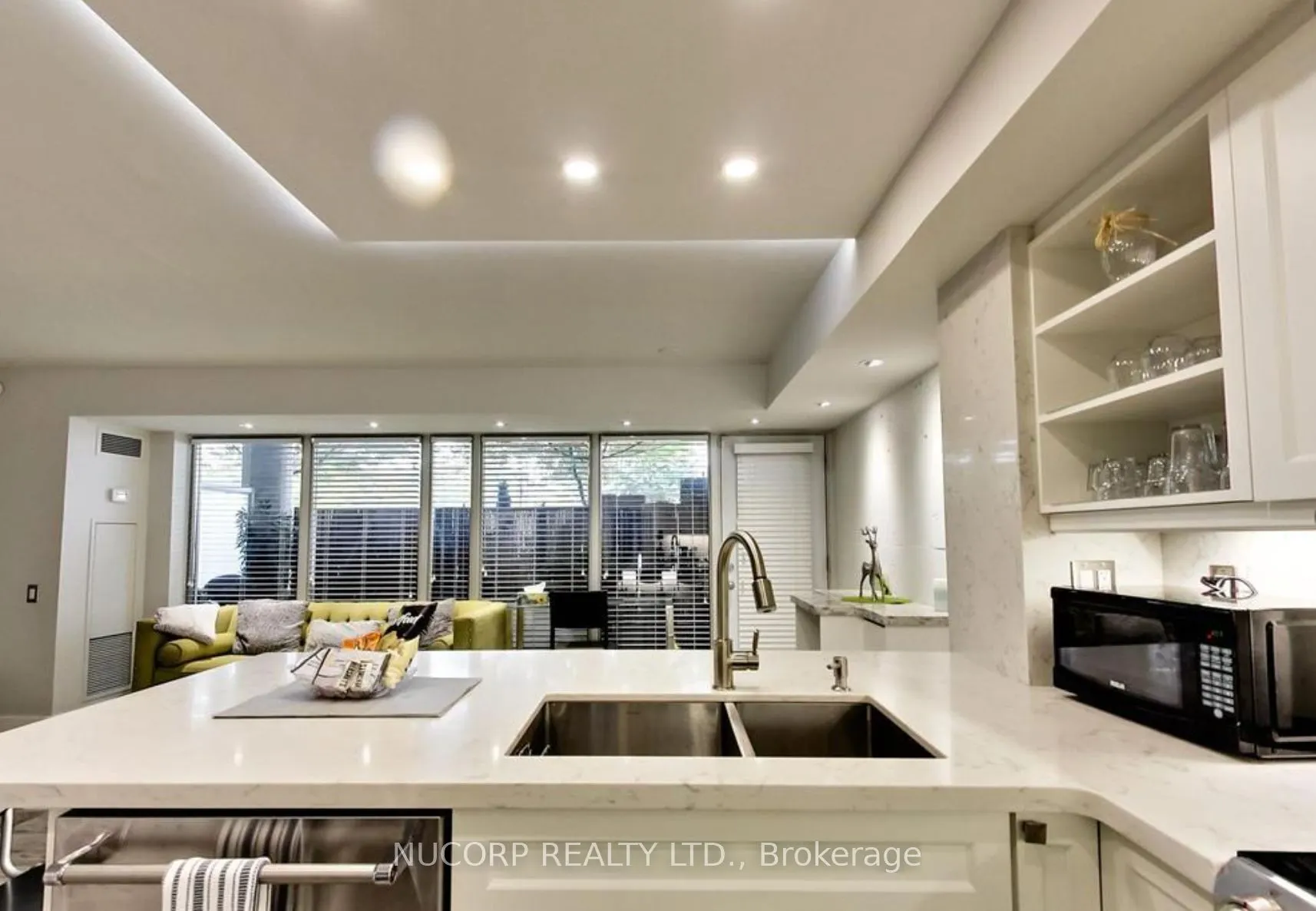 1040 The Queensway, #114