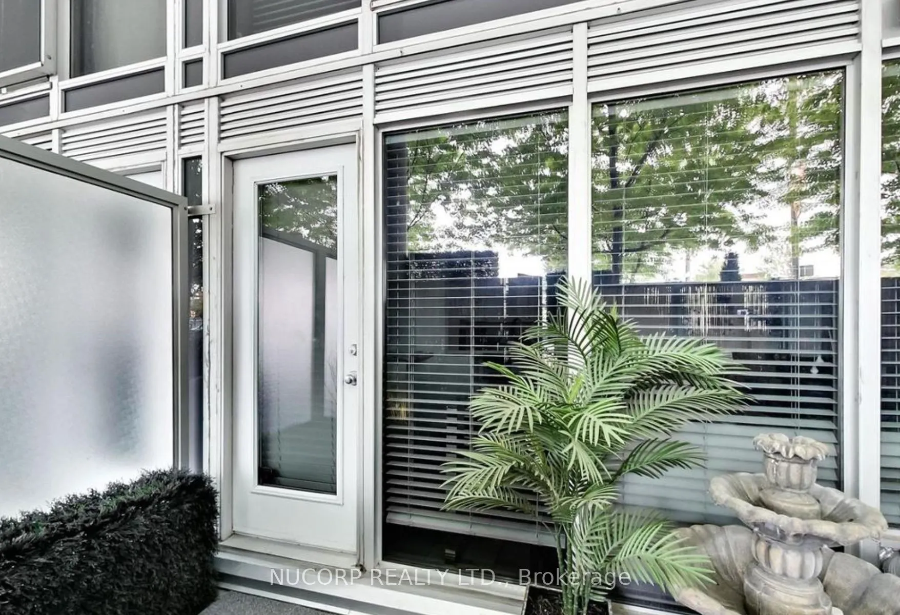 1040 The Queensway, #114