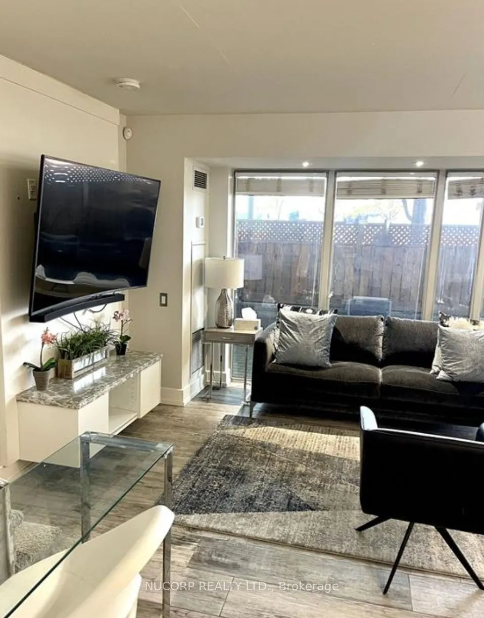 1040 The Queensway, #114