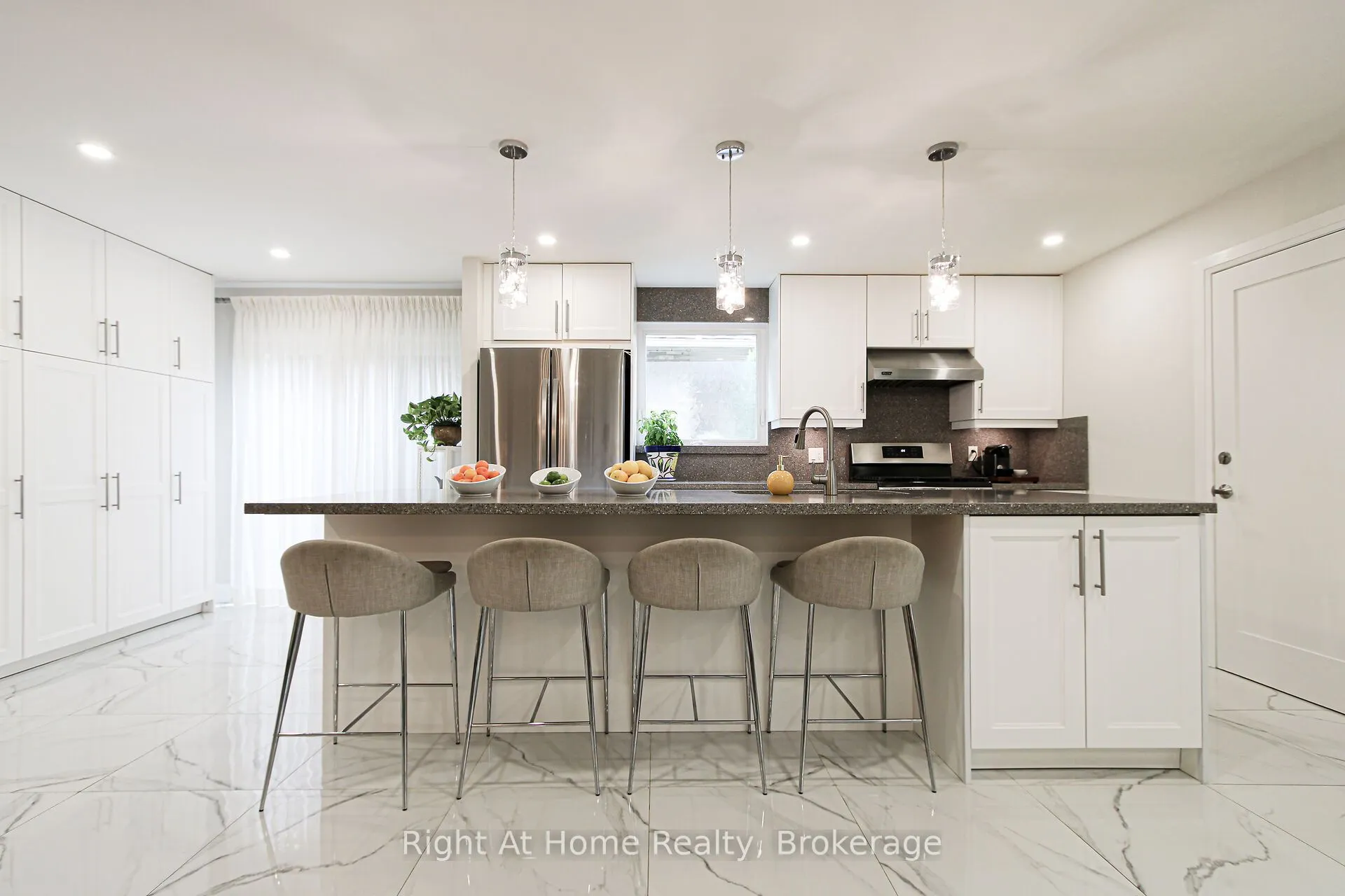 2495 Snowhill Court