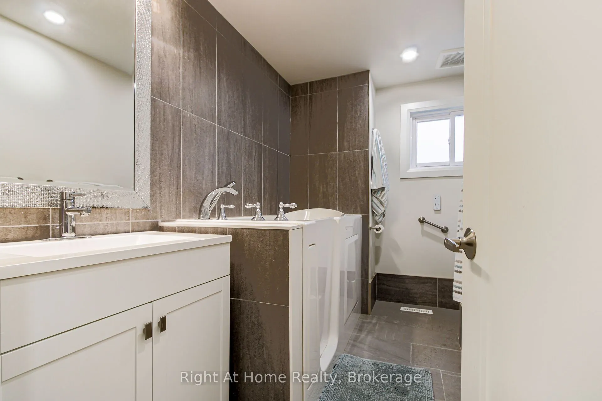 2495 Snowhill Court