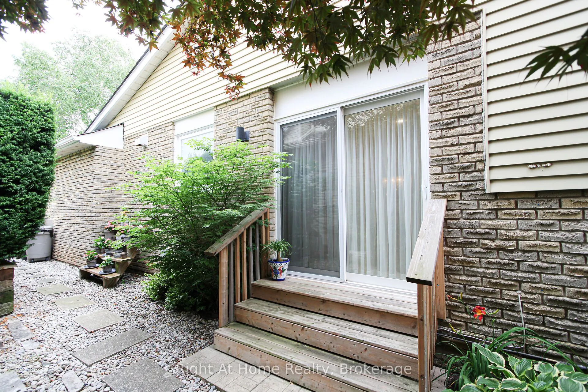 2495 Snowhill Court