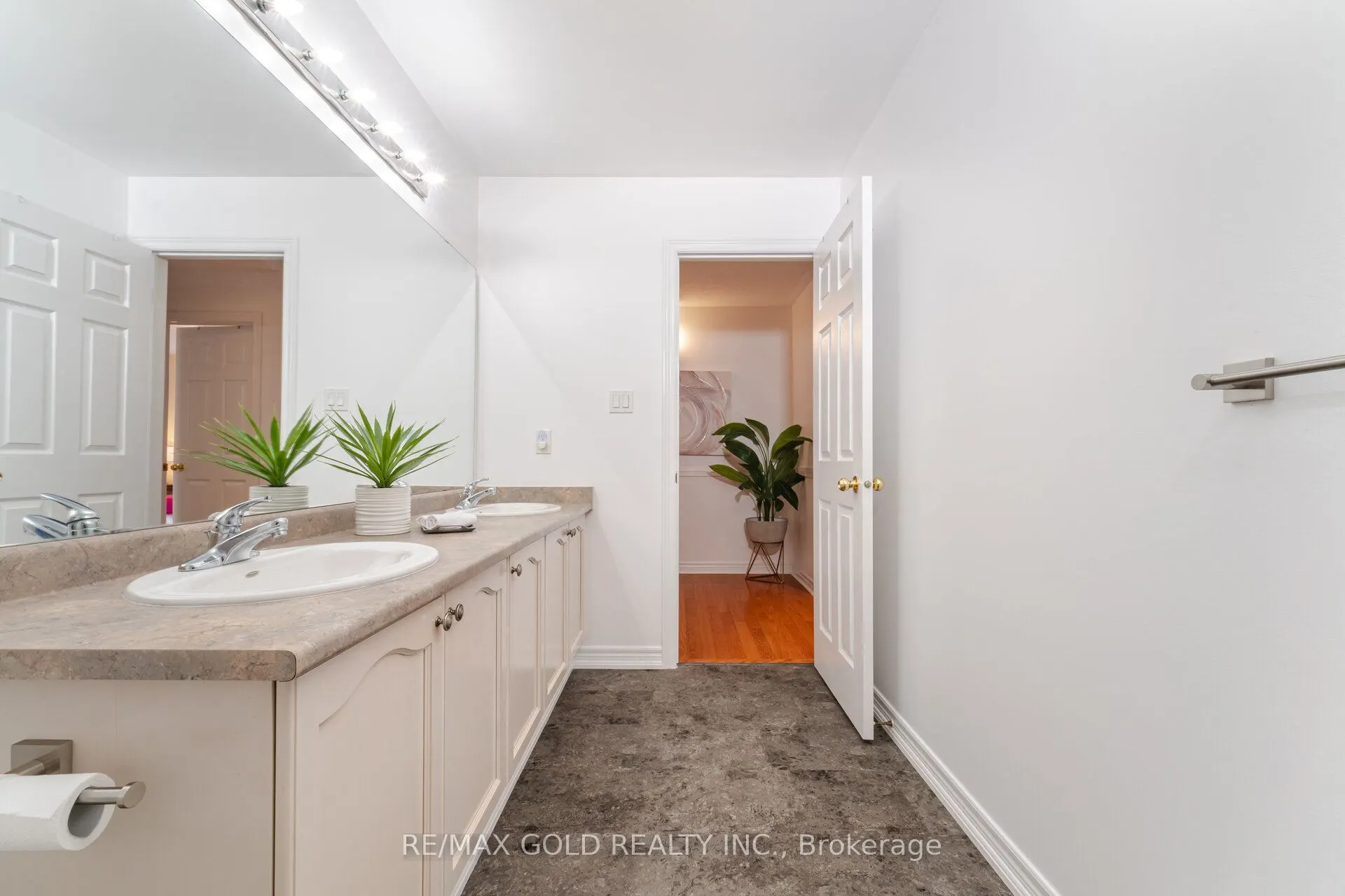 16 Larkberry Road
