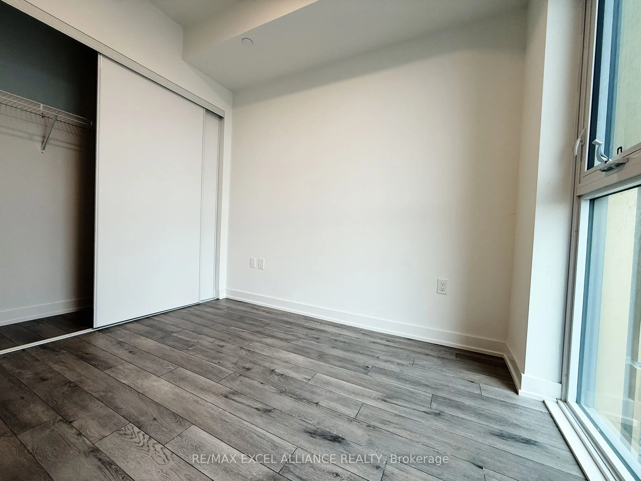 1005 Dundas Street E, #801