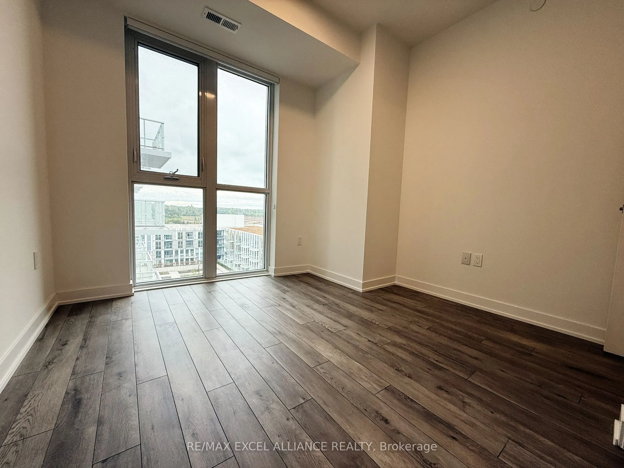 1005 Dundas Street E, #801
