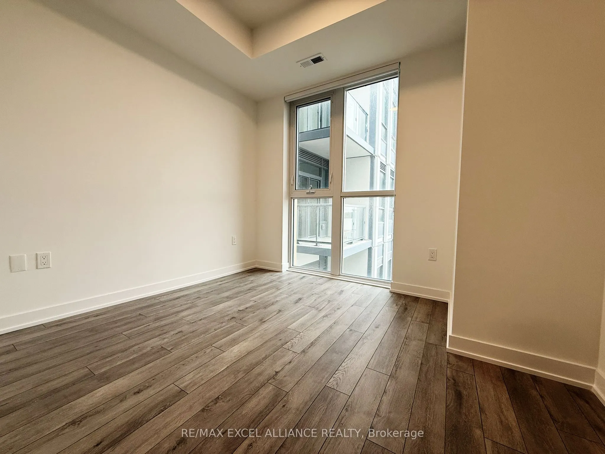 1005 Dundas Street E, #801