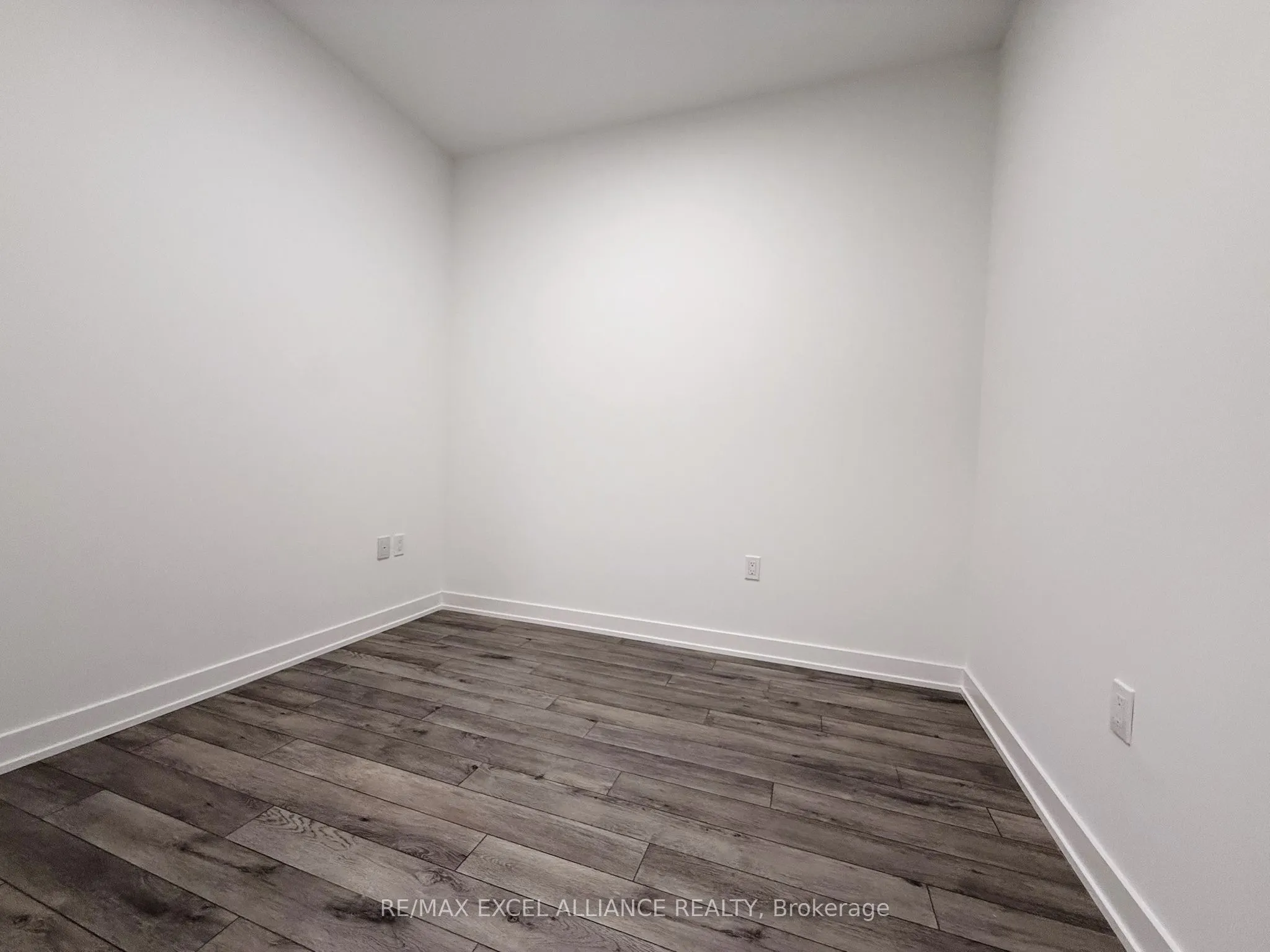 1005 Dundas Street E, #801