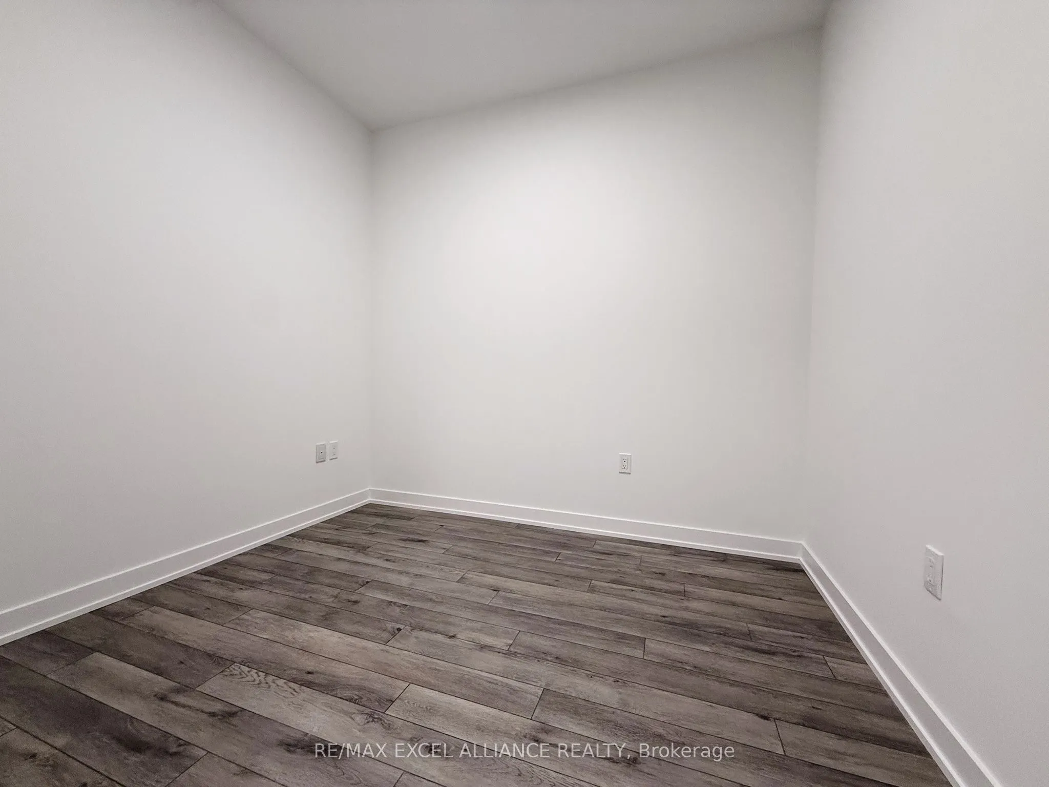 1005 Dundas Street E, #801