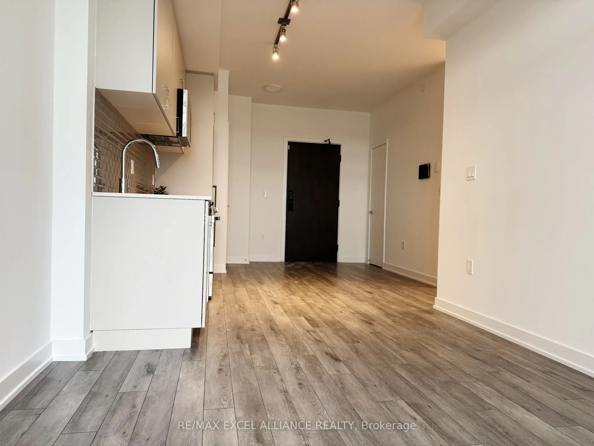 1005 Dundas Street E, #801