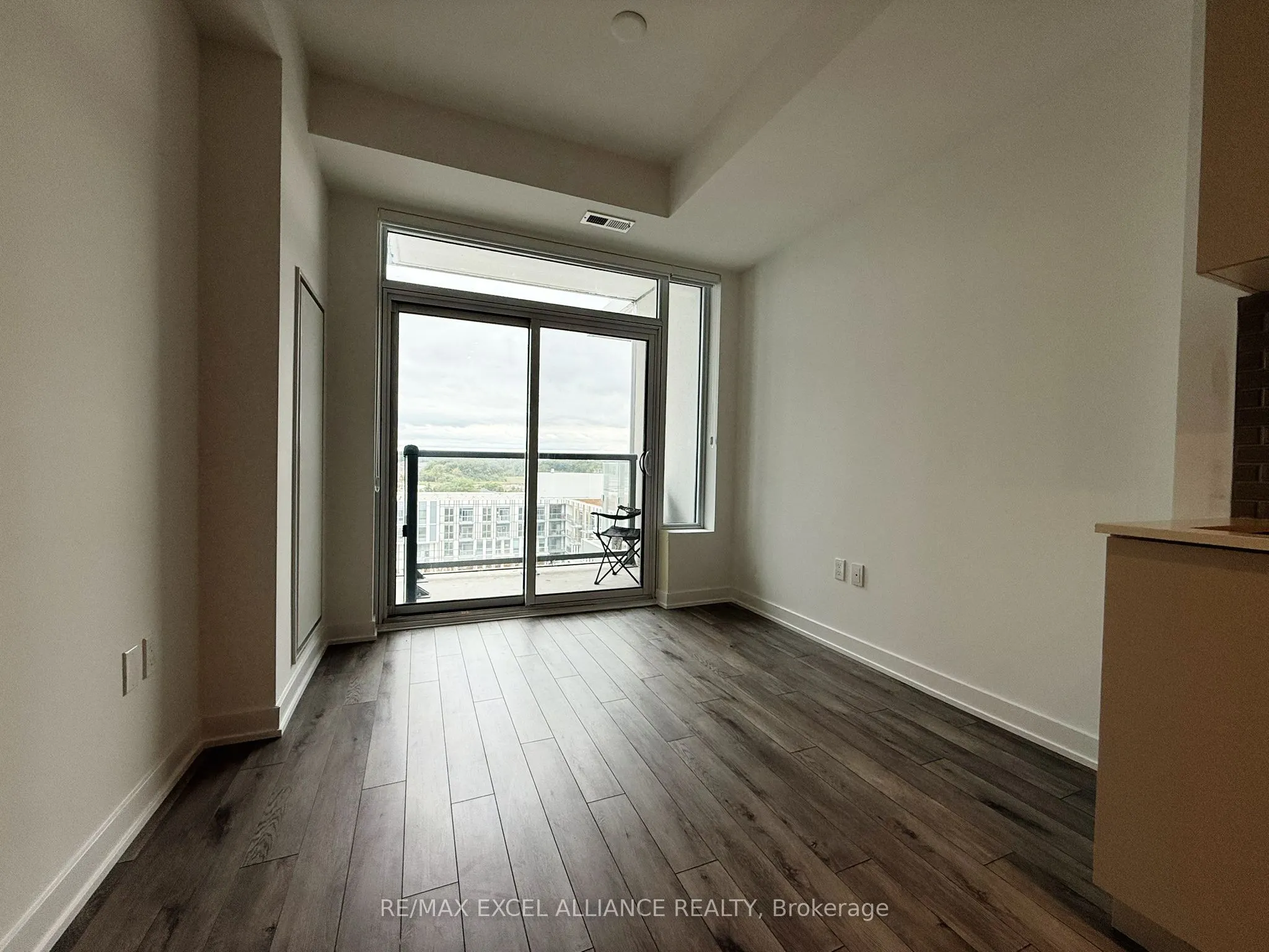 1005 Dundas Street E, #801