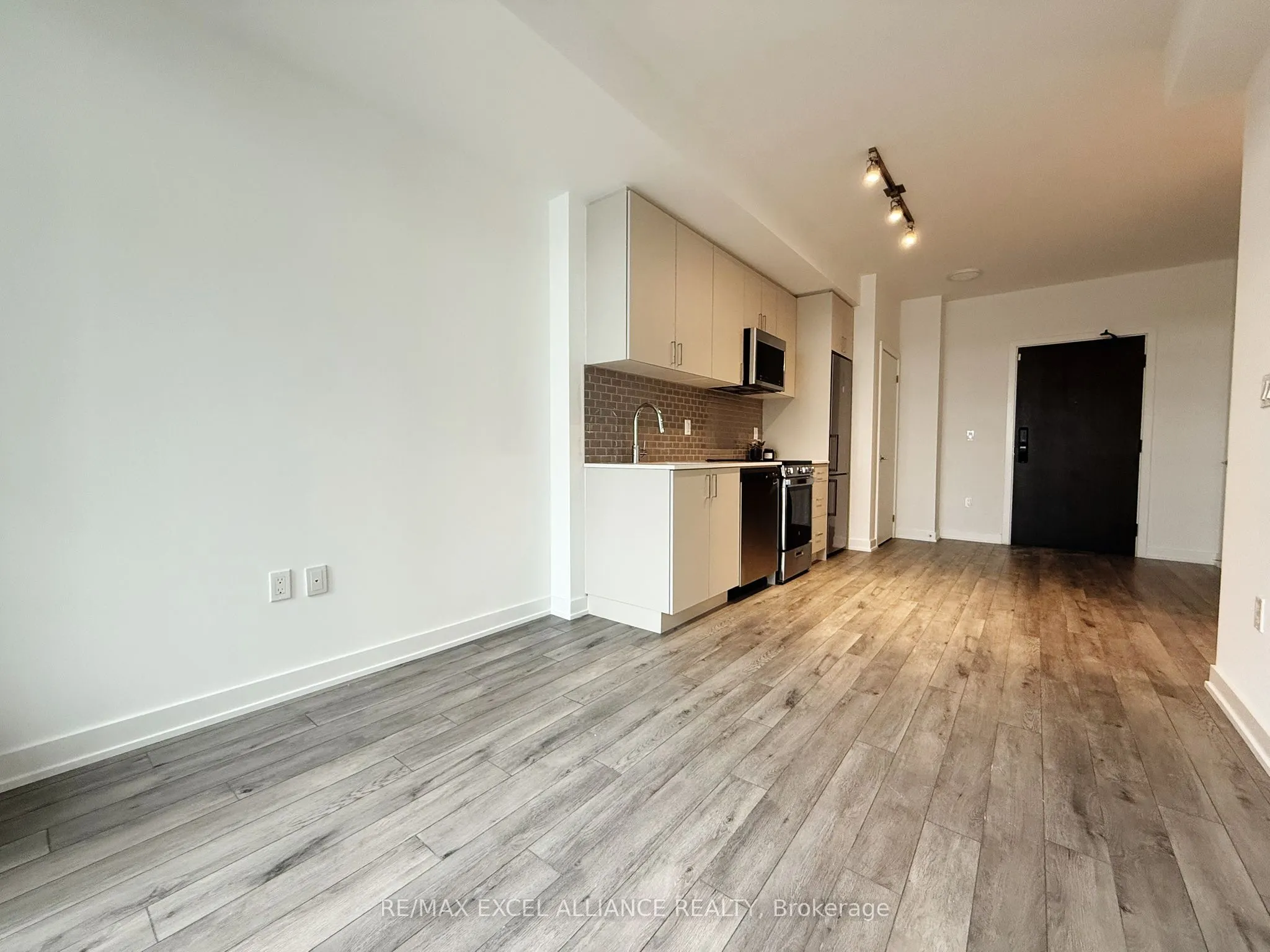 1005 Dundas Street E, #801