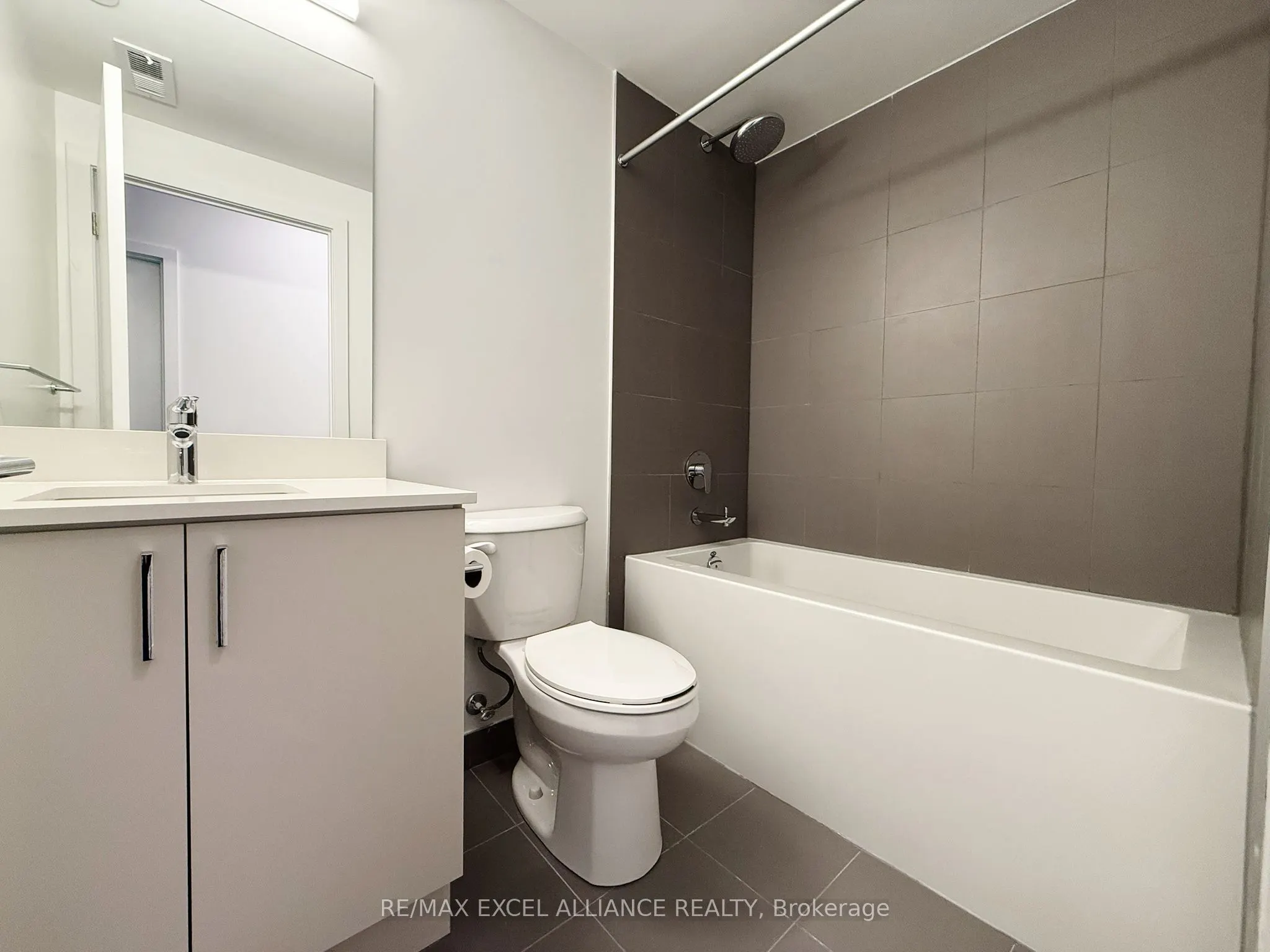 1005 Dundas Street E, #801