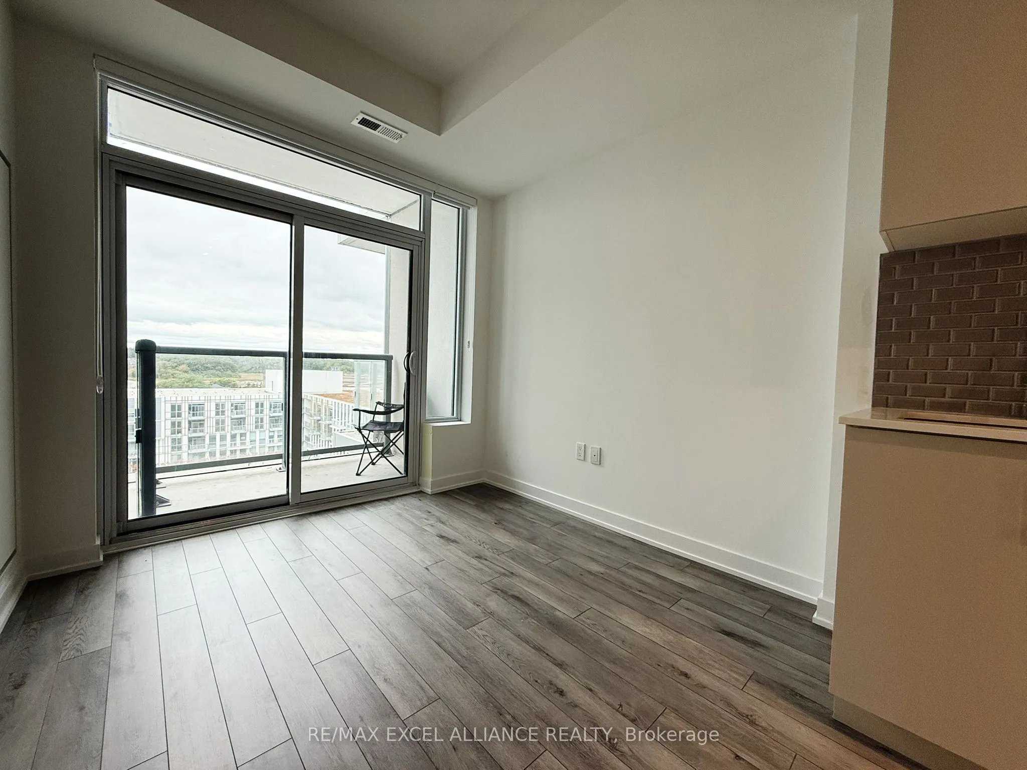 1005 Dundas Street E, #801