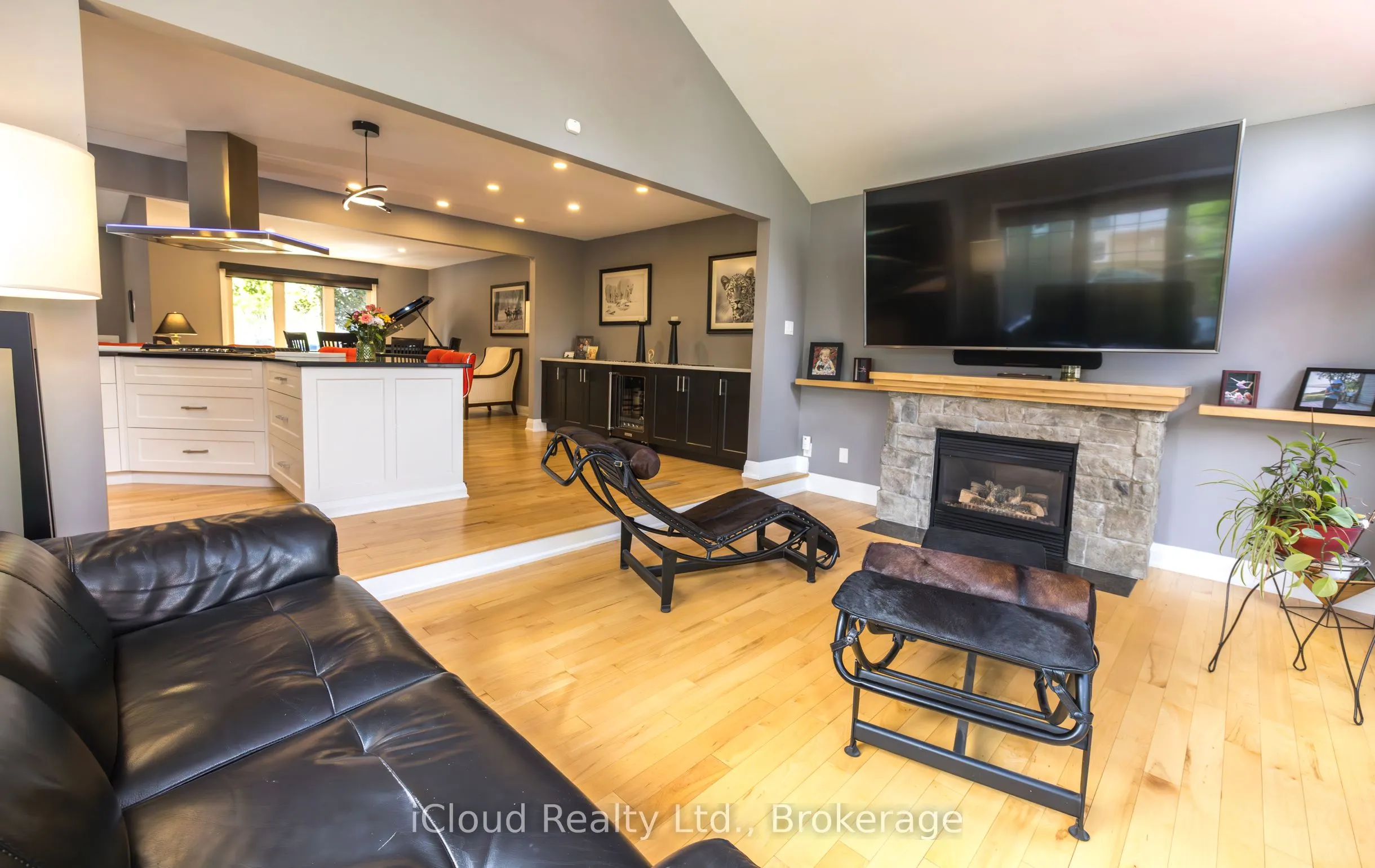 2183 Sandringham Drive