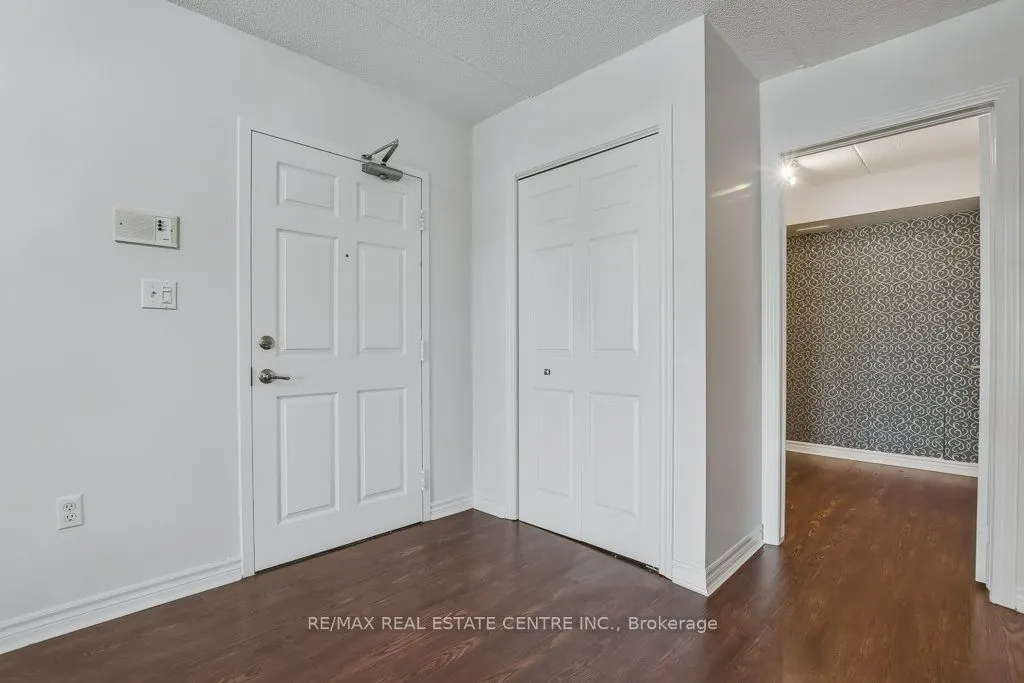 1370 Main Street E, #306