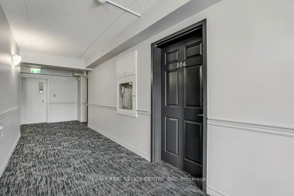 1370 Main Street E, #306