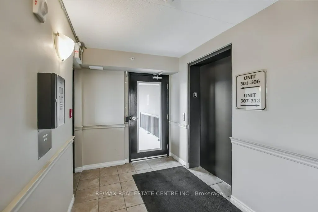 1370 Main Street E, #306