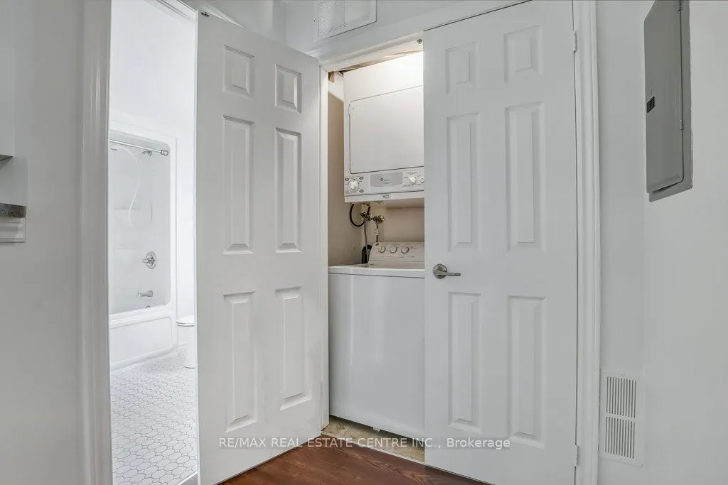 1370 Main Street E, #306