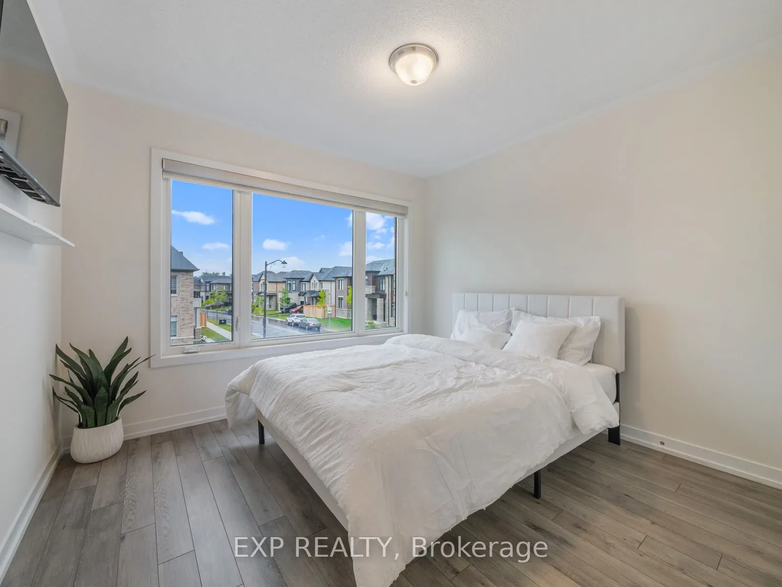 1476 Rose Way