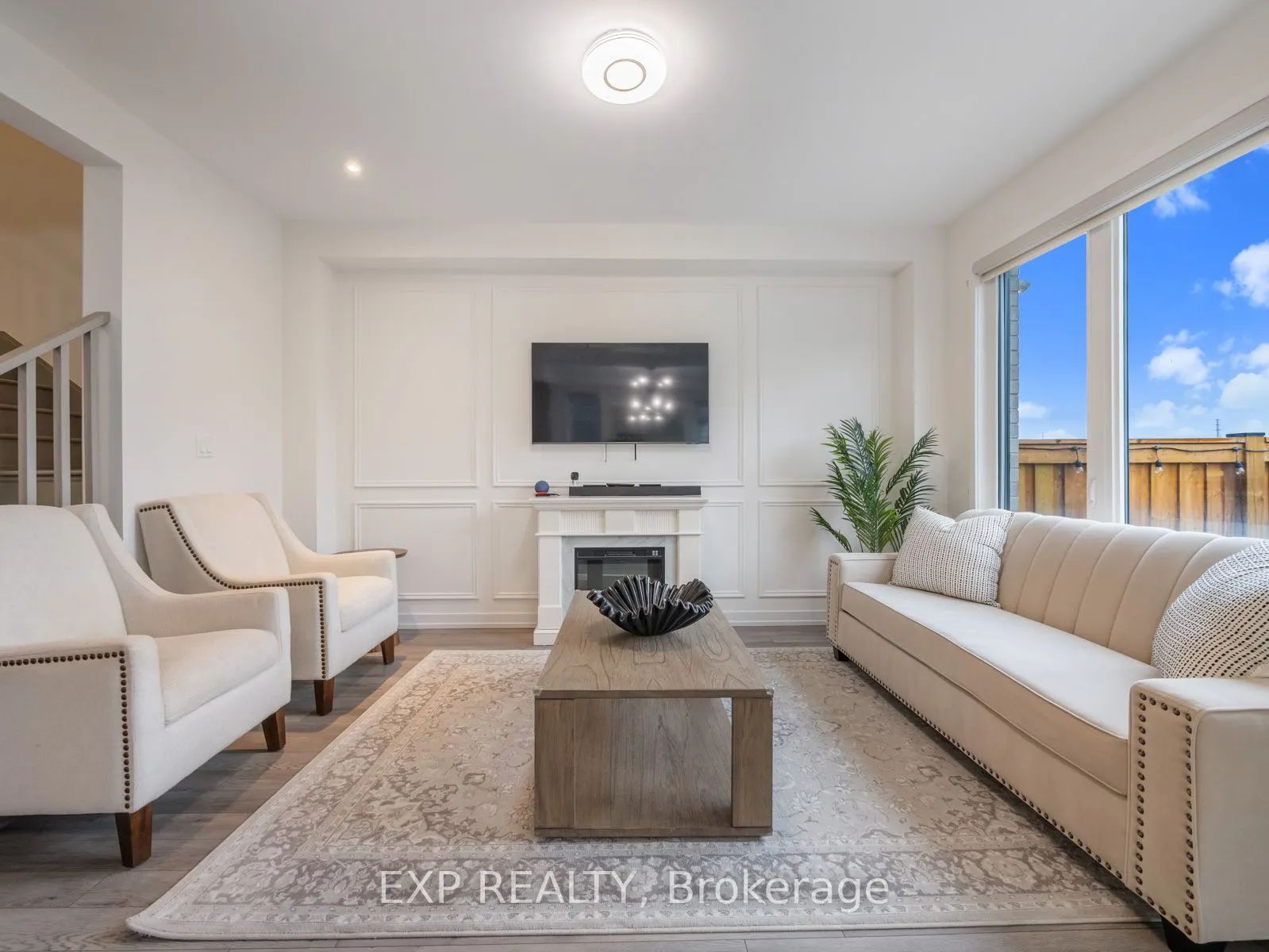 1476 Rose Way
