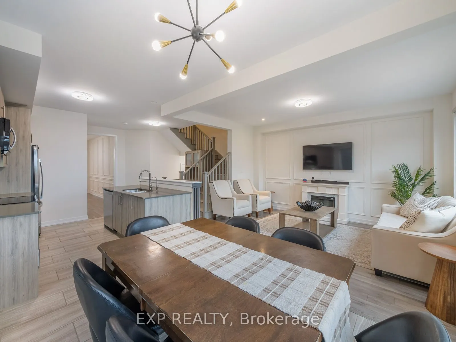 1476 Rose Way