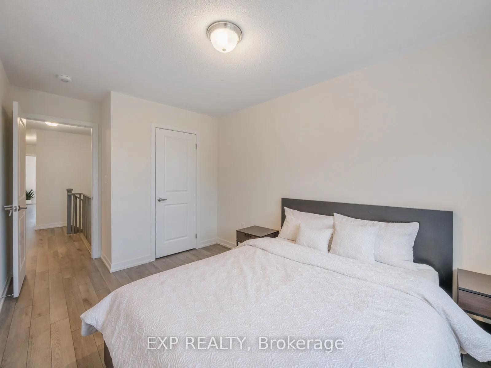 1476 Rose Way