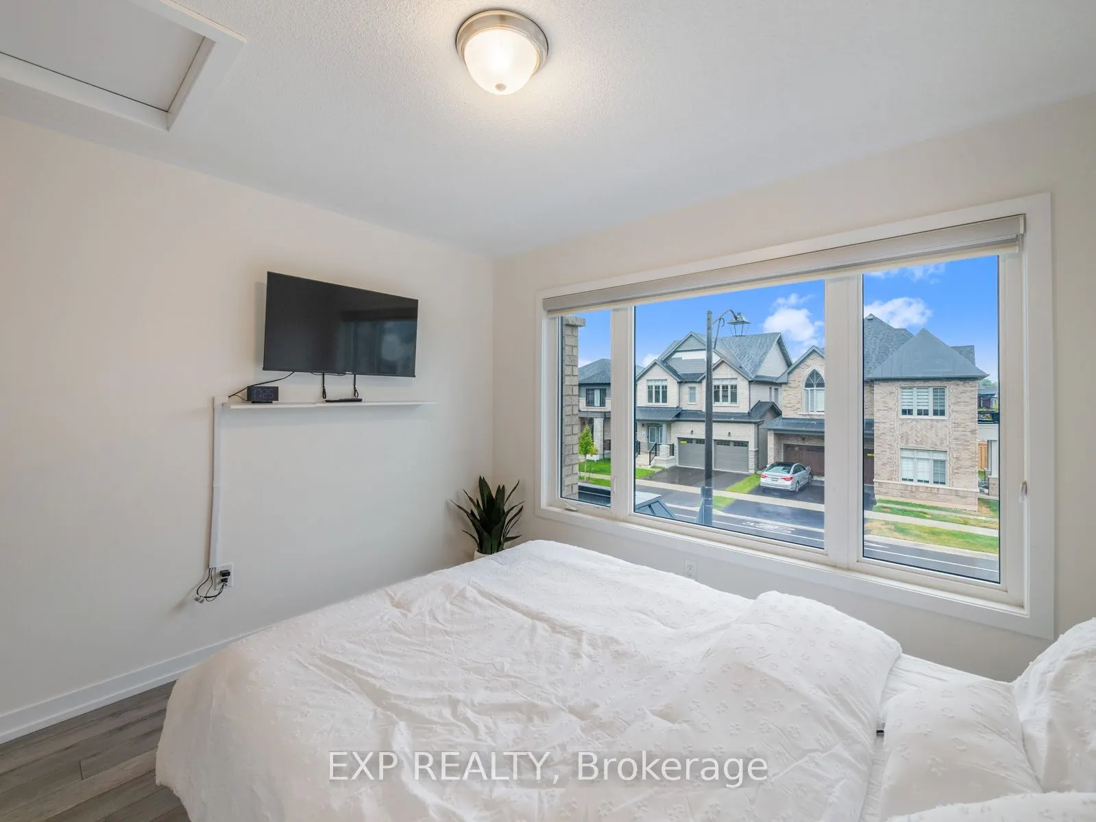 1476 Rose Way