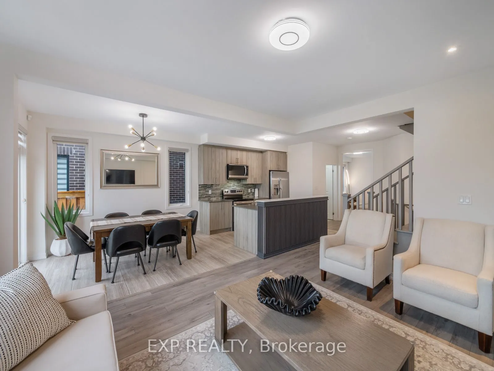 1476 Rose Way