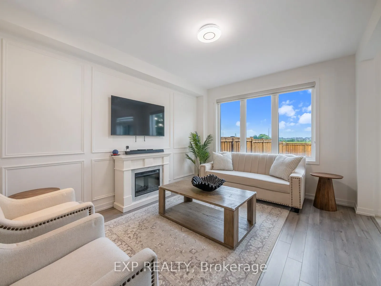 1476 Rose Way