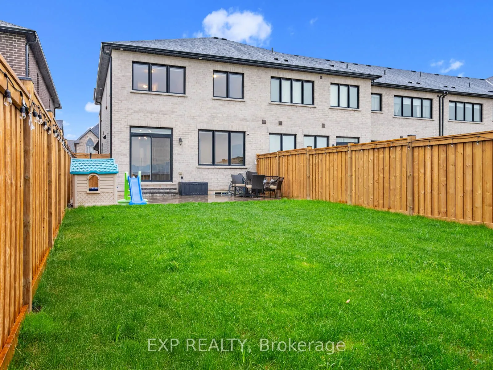 1476 Rose Way
