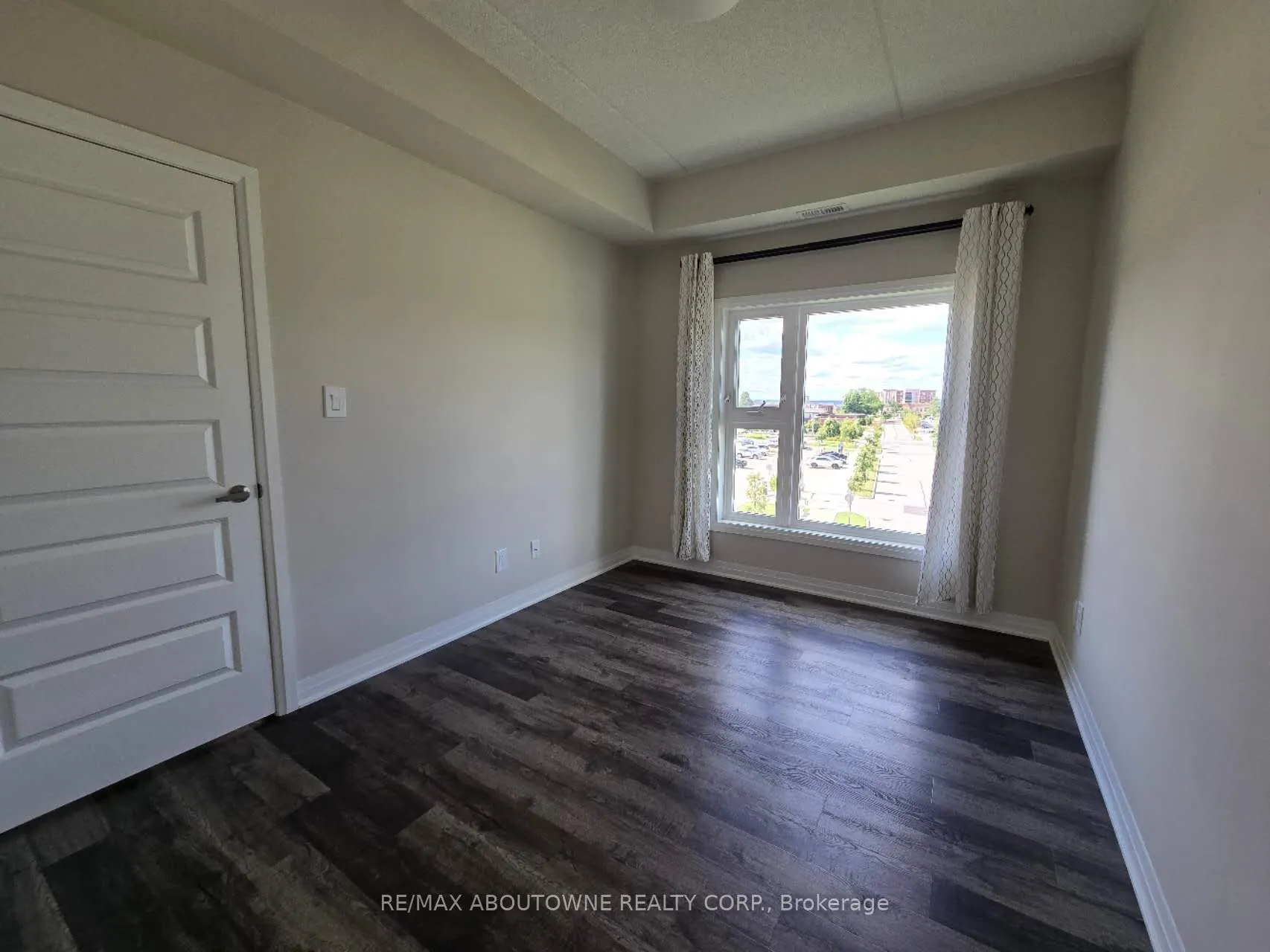 610 Farmstead Drive, #406