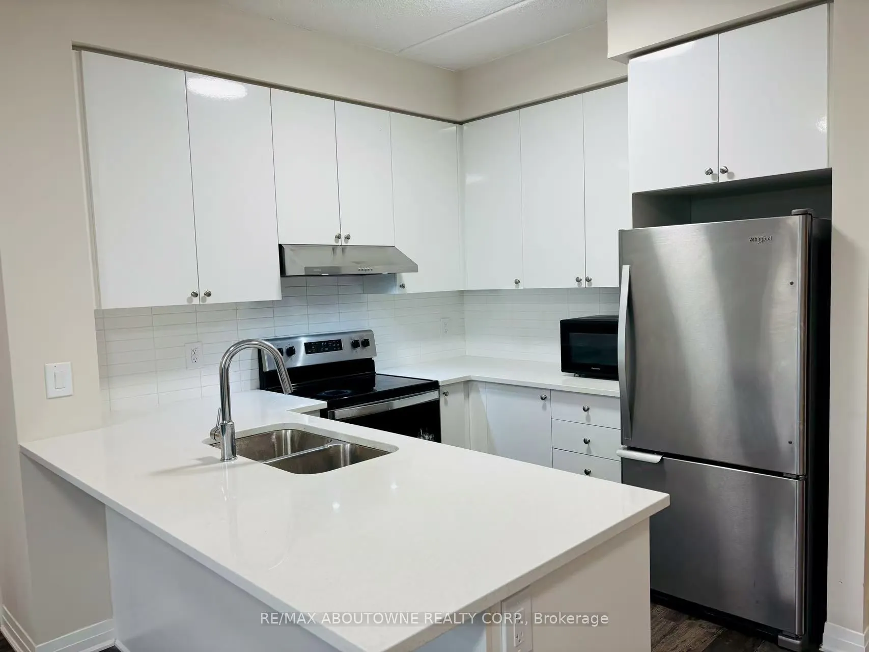 610 Farmstead Drive, #406