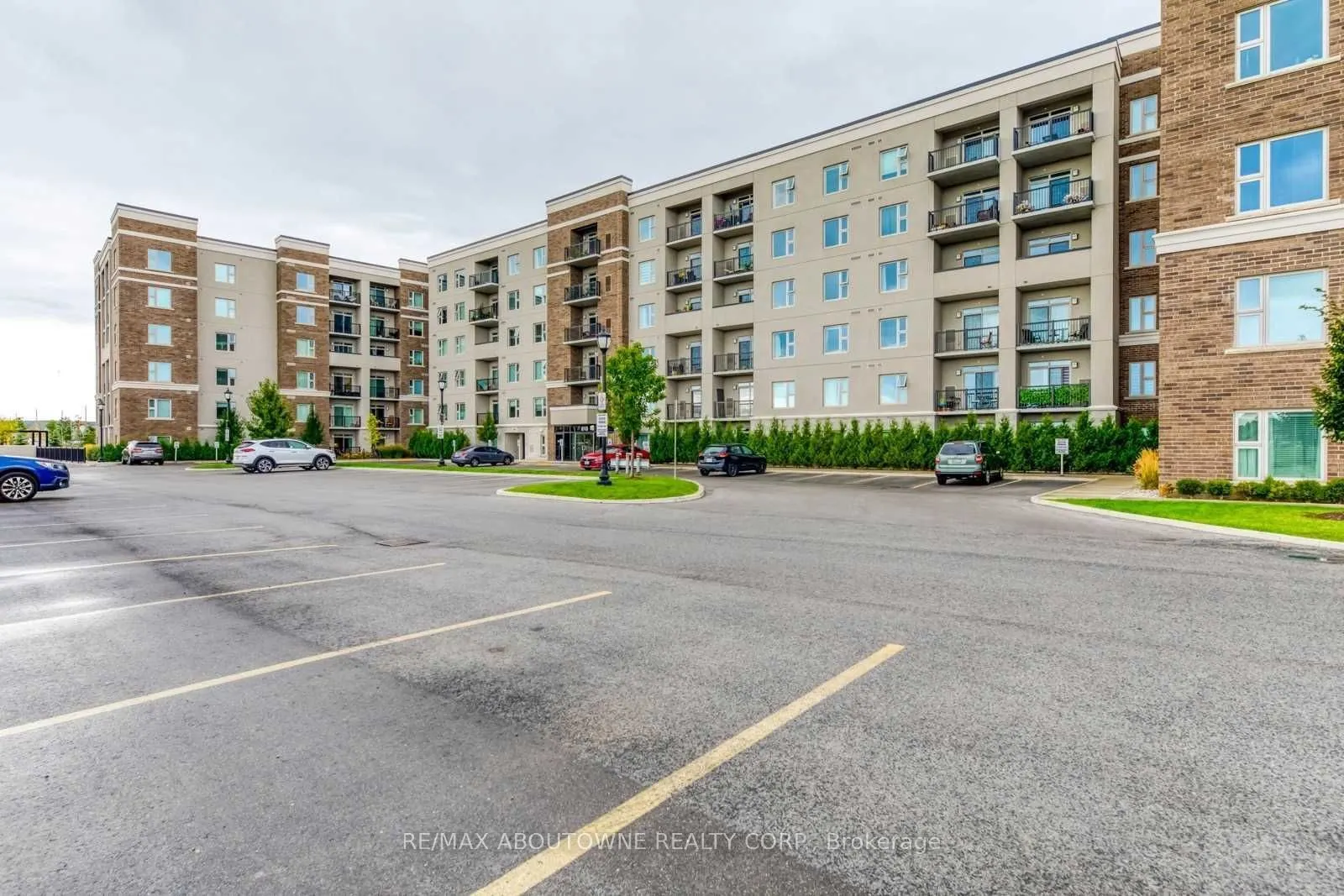 610 Farmstead Drive, #406
