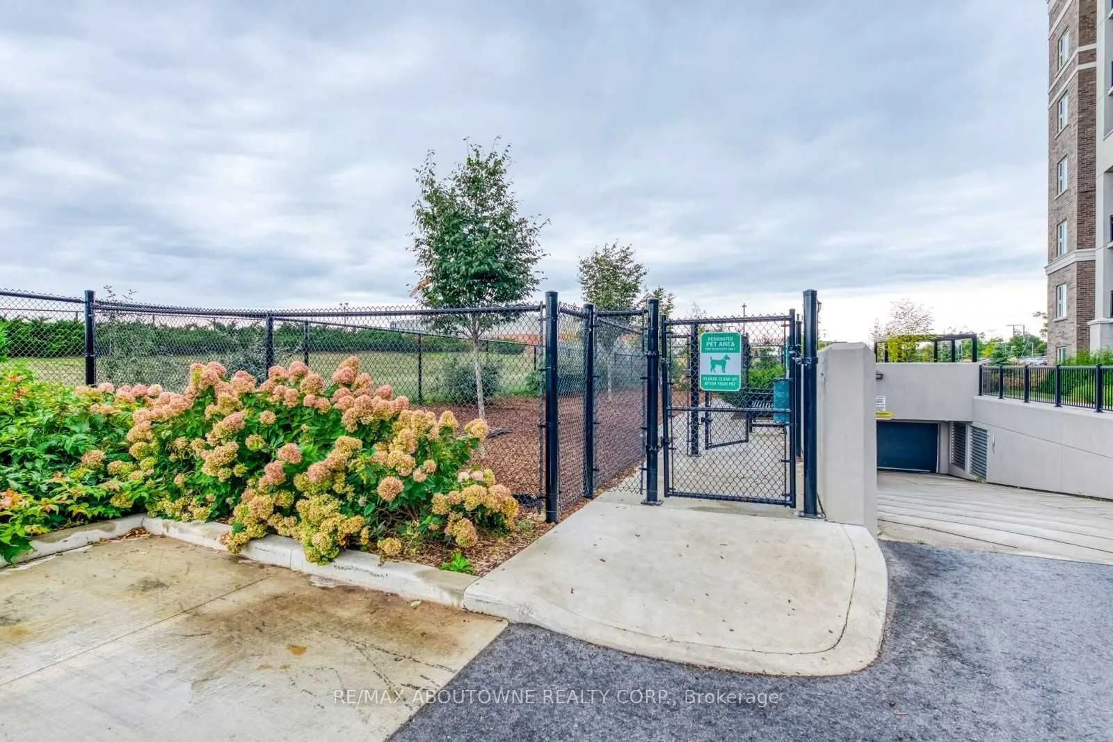 610 Farmstead Drive, #406