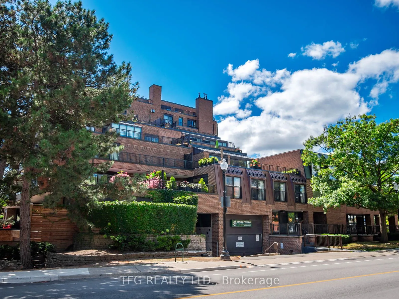 100 Lakeshore Road E, #610
