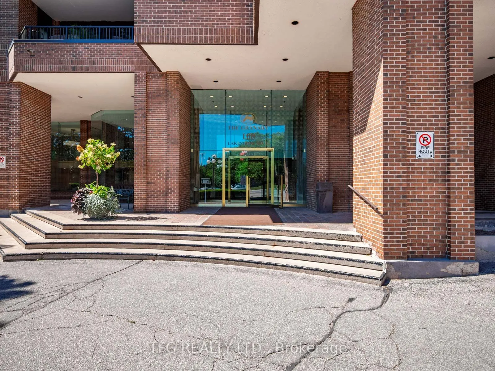 100 Lakeshore Road E, #610