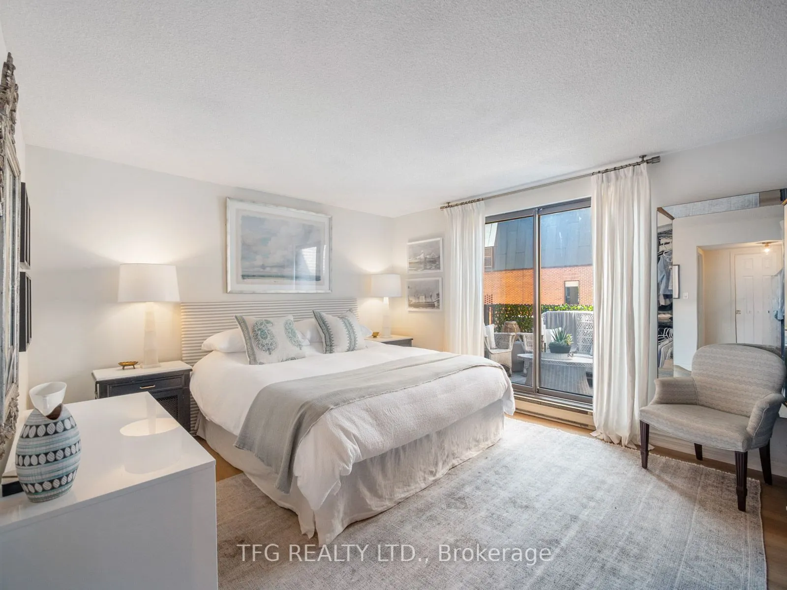 100 Lakeshore Road E, #610