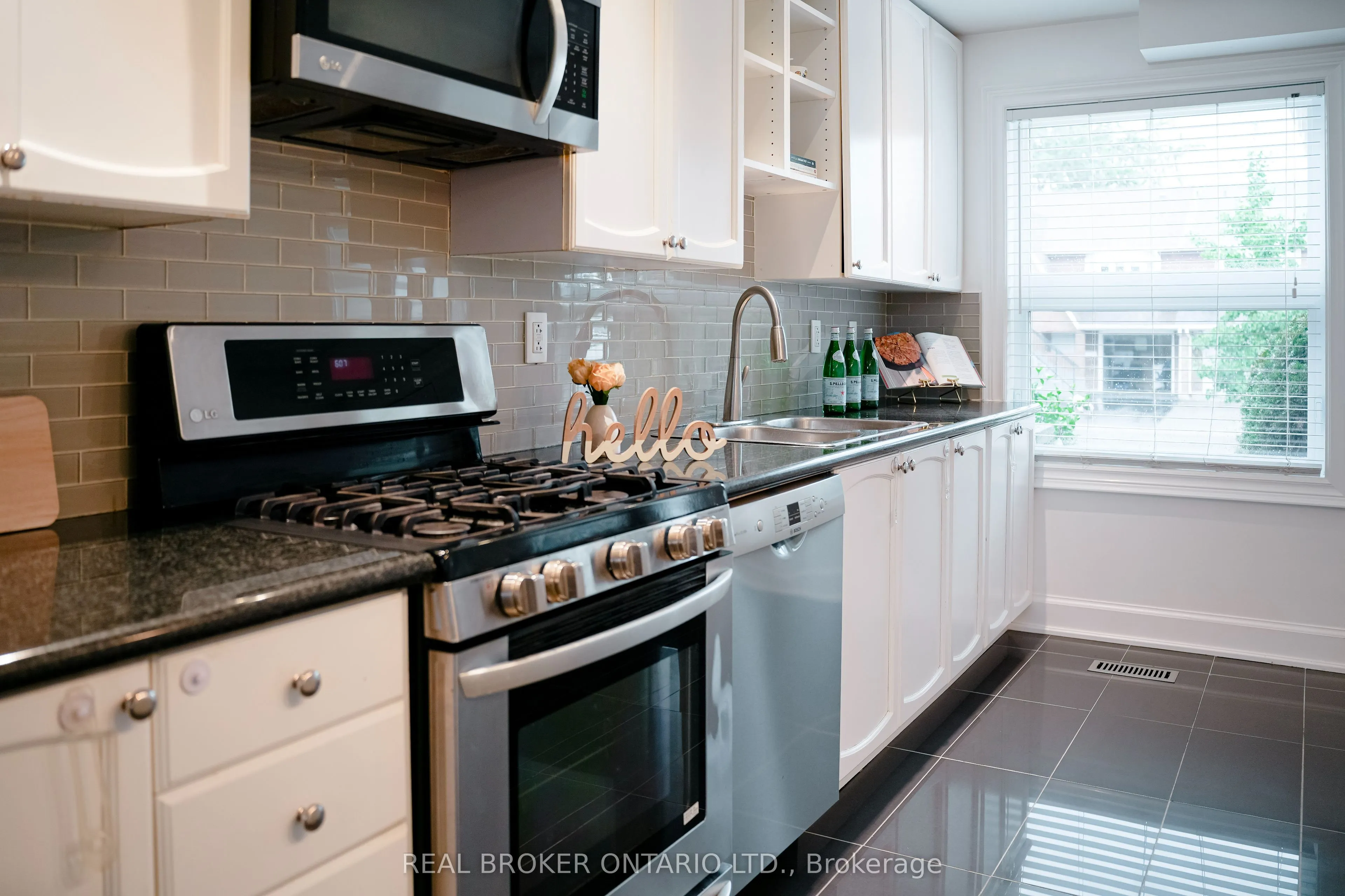 393 Hansen RD North Road