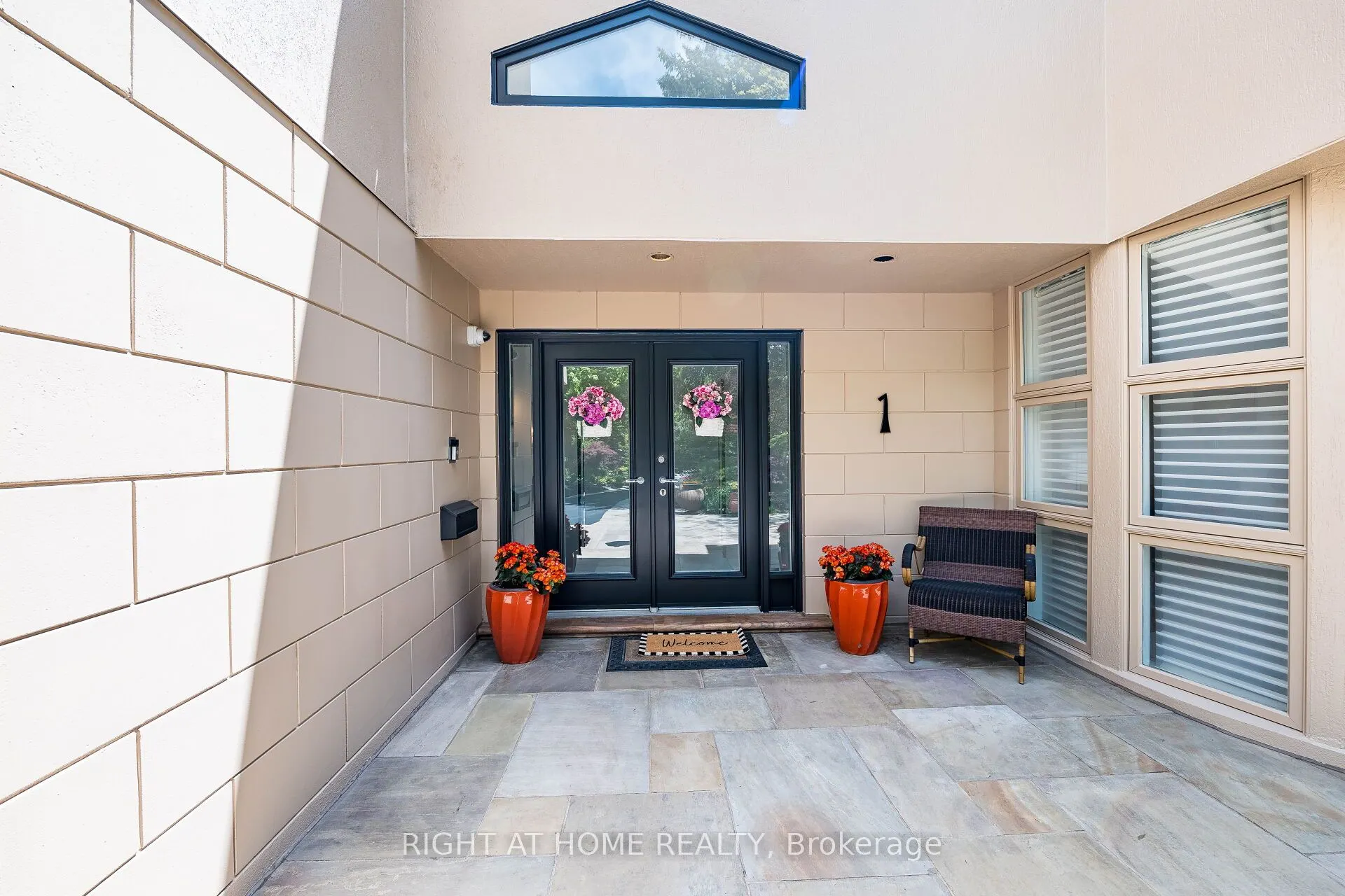 1 Friars Lane W
