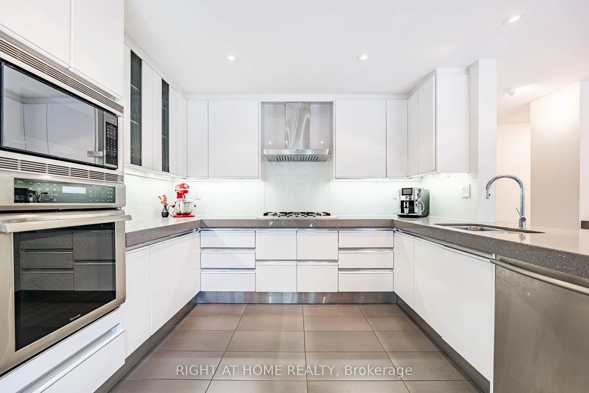 1 Friars Lane W