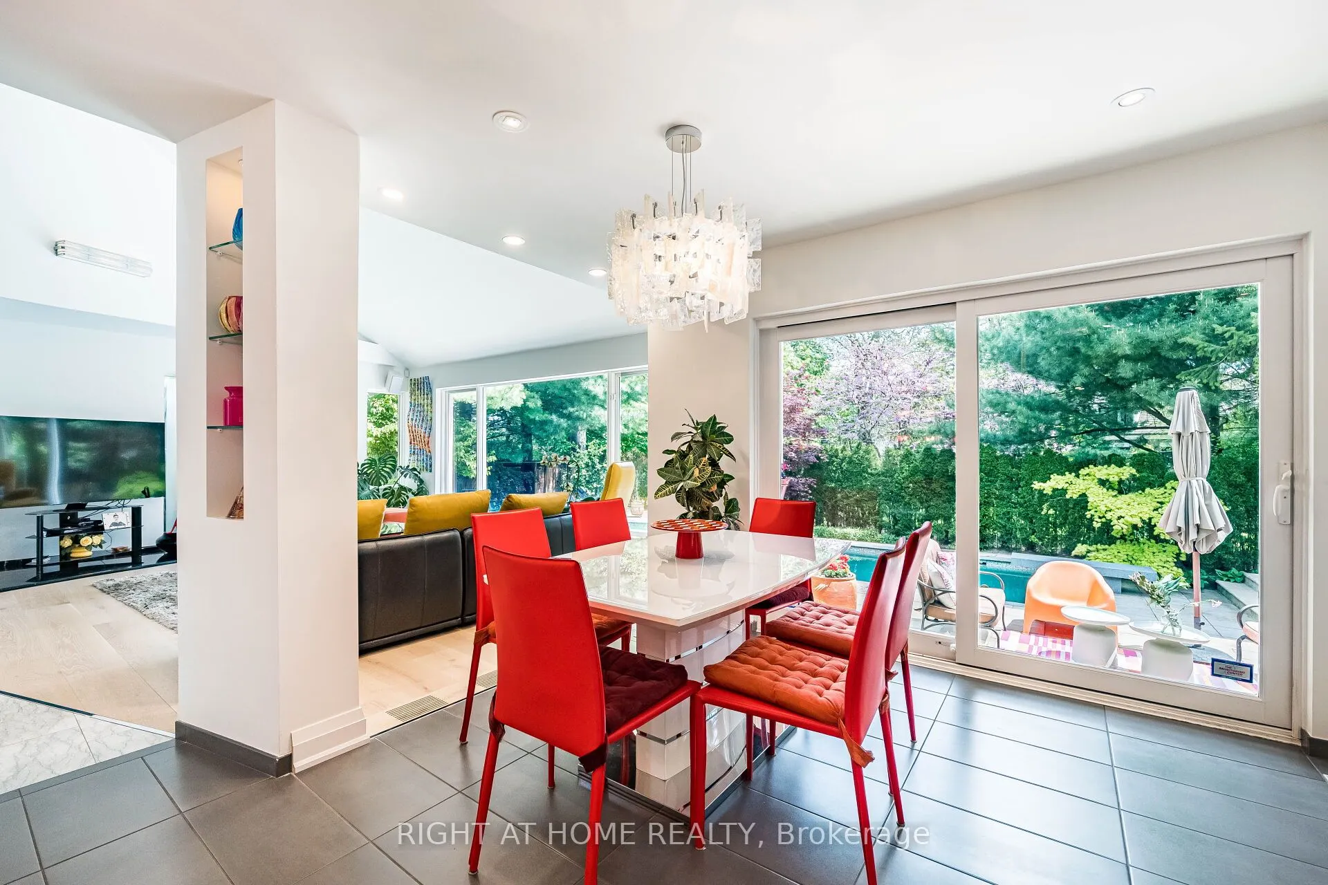 1 Friars Lane W