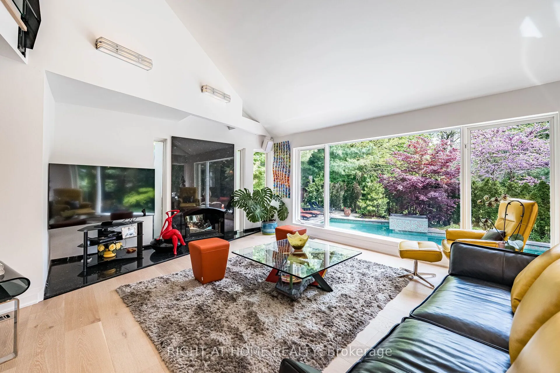1 Friars Lane W