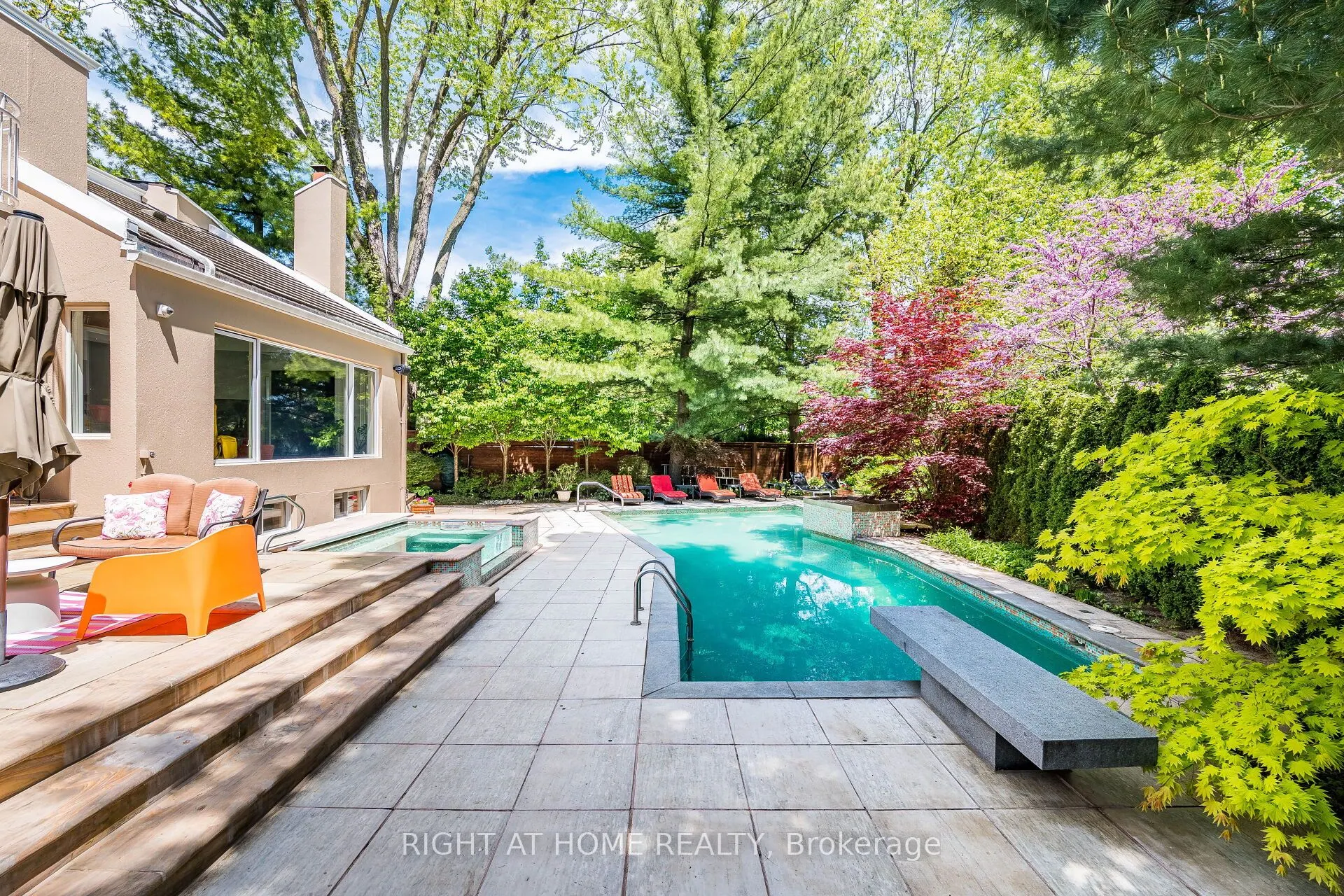 1 Friars Lane W