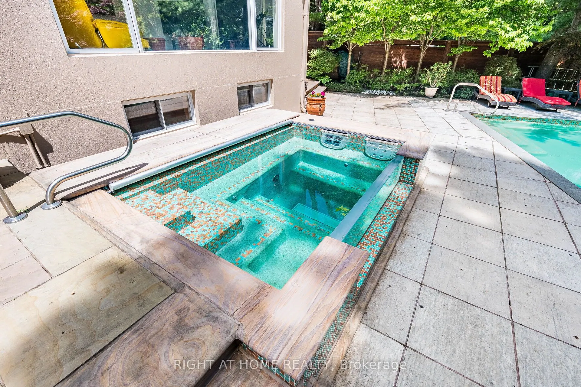 1 Friars Lane W