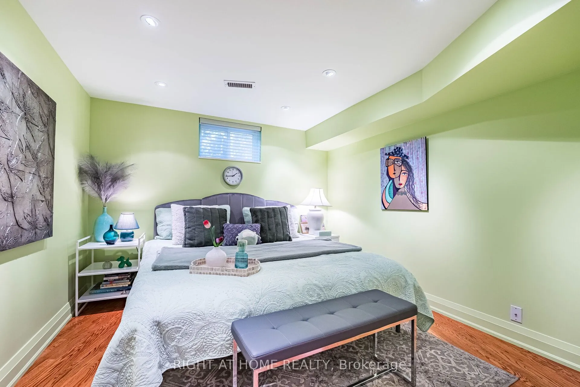 1 Friars Lane W