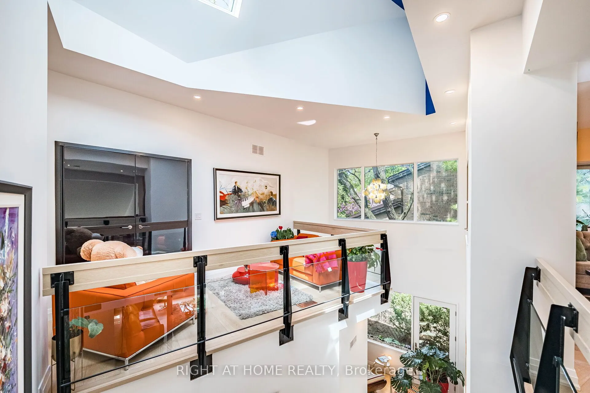 1 Friars Lane W
