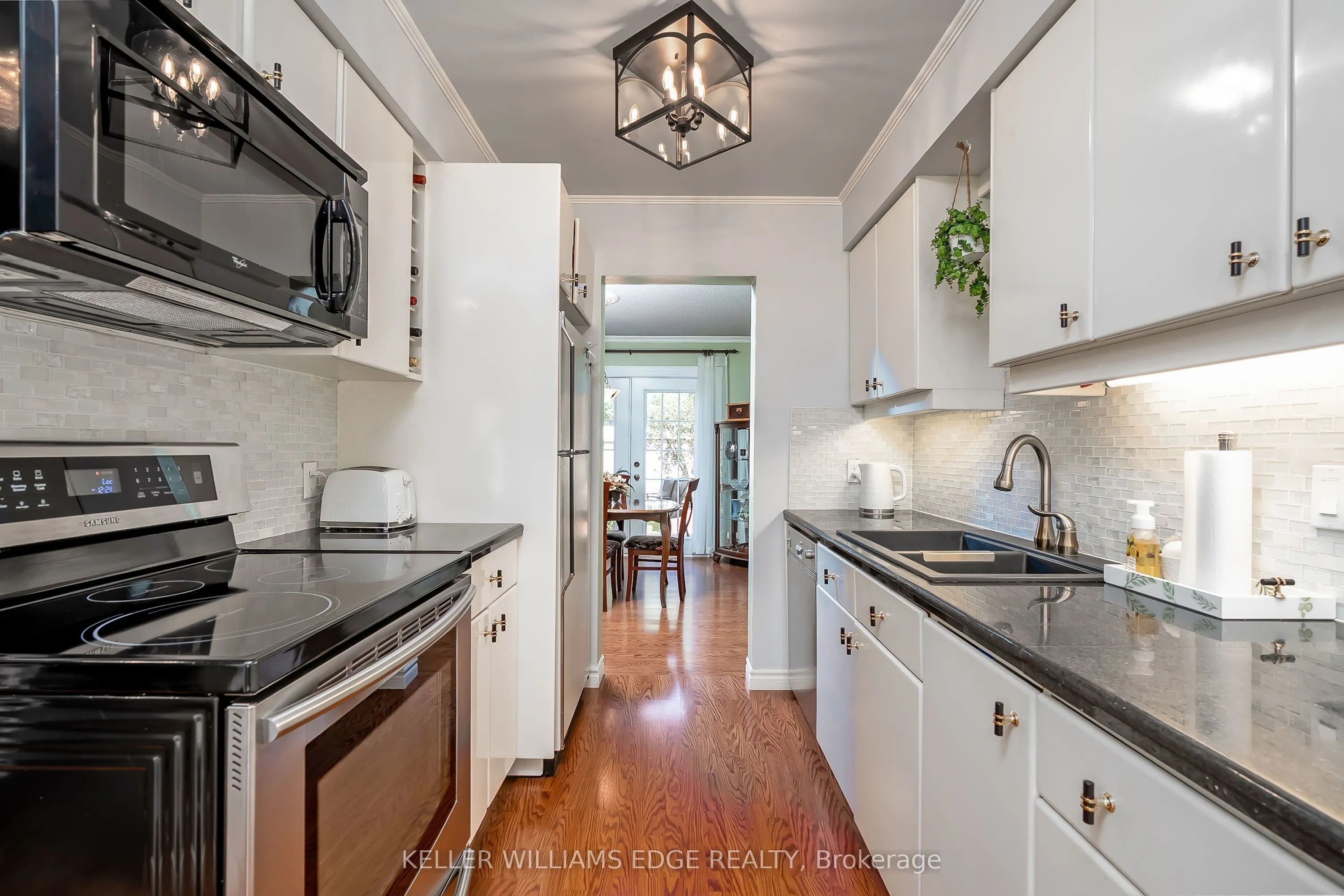 2407 Hemlock Court