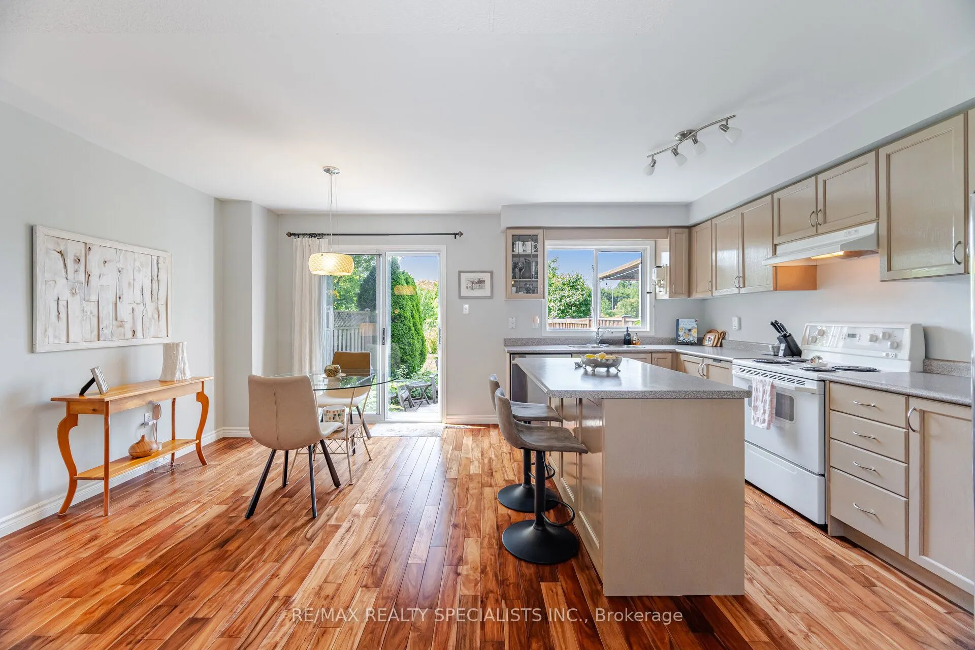 5103 Tree Court