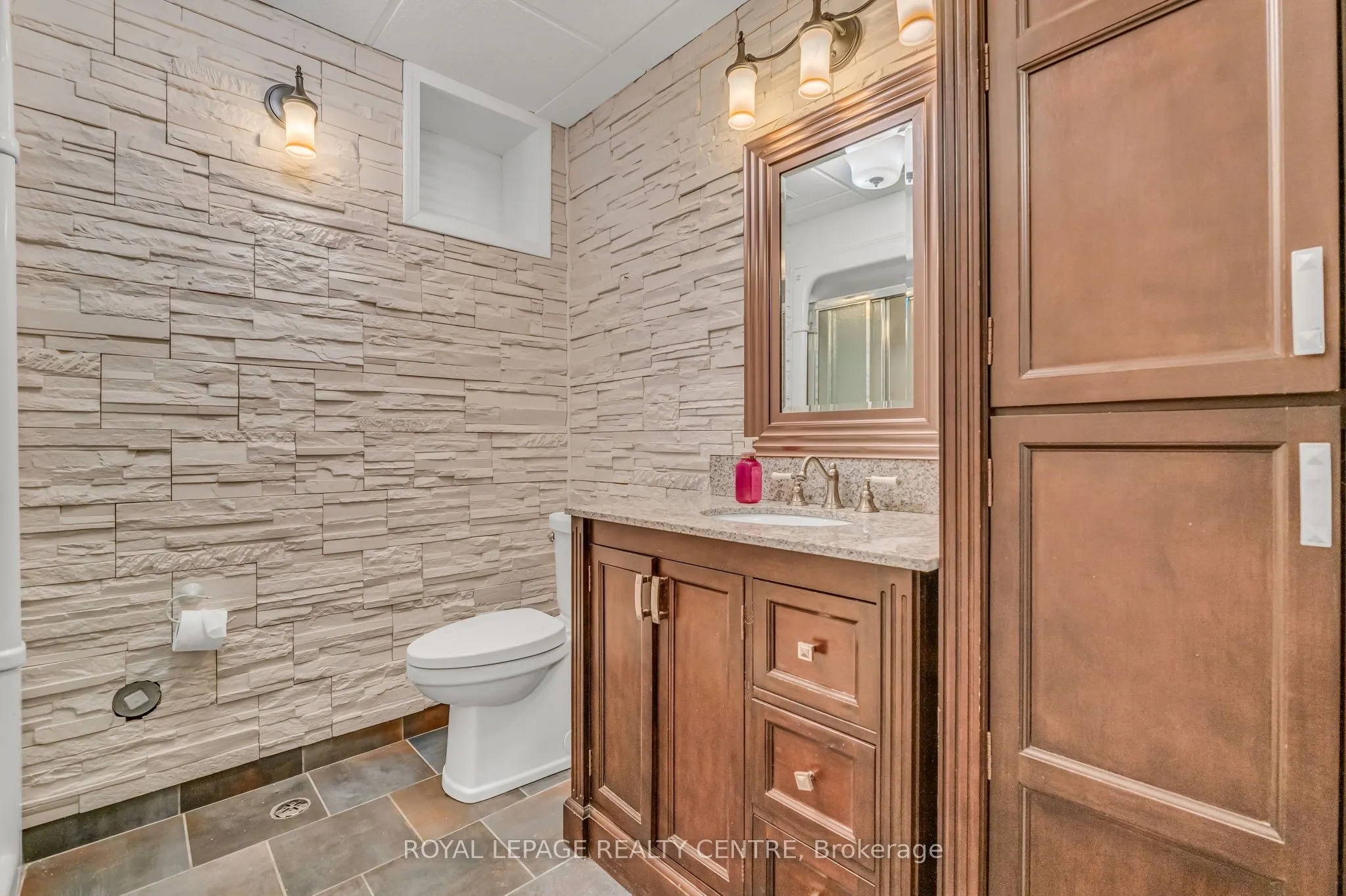1593 Glenburnie Road