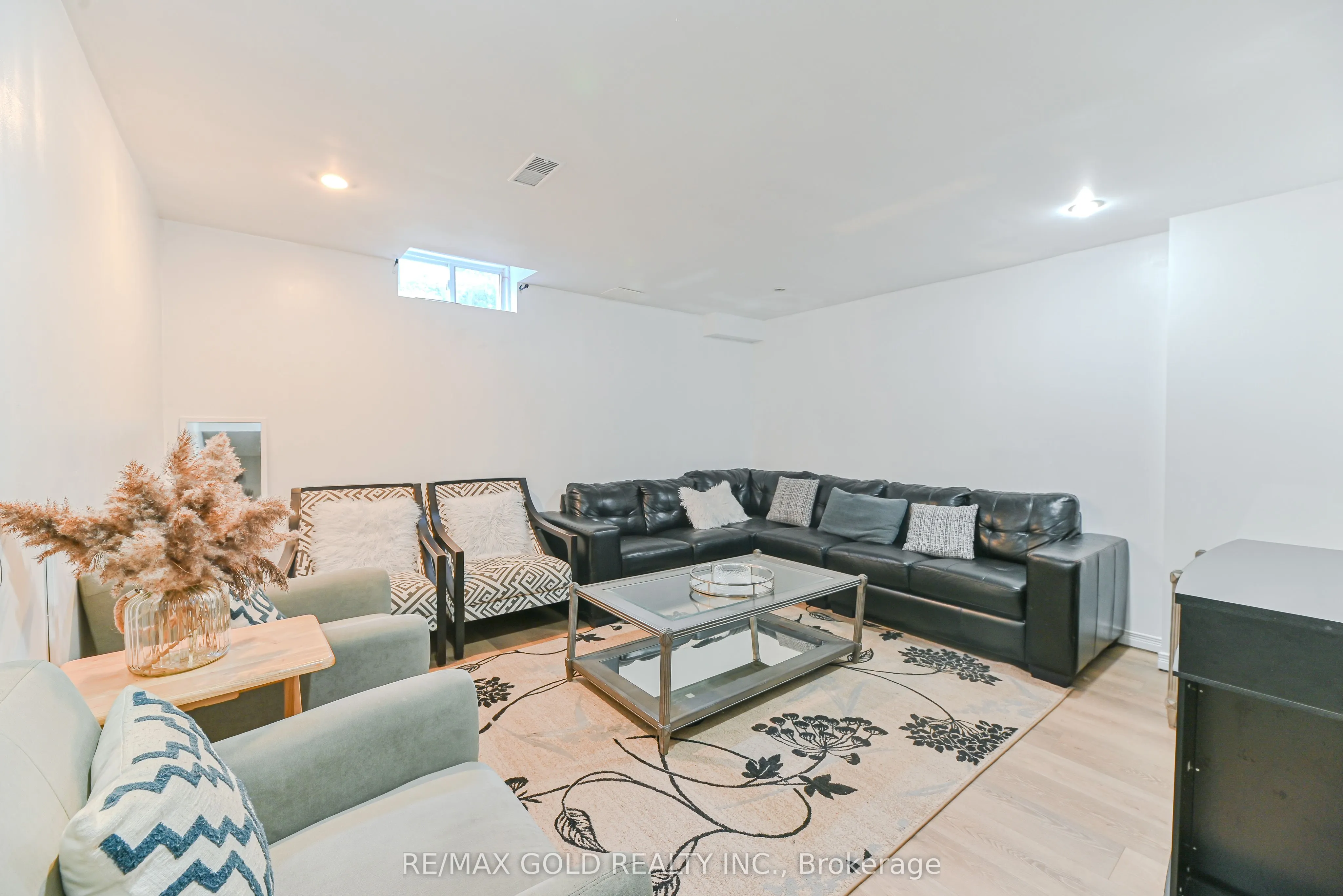 28 Plum Hollow Court